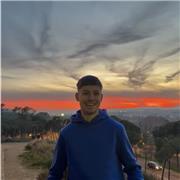 ¡Hola! Me llamo Rubén y estudio magisterio en la universidad, doy clases a niños de educación infantil/primaria. :)